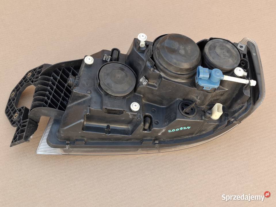 RENAULT PREMIUM REFLEKTOR PRAWY LAMPA PRAWA ciężarowe Oświetlenie Bieleń