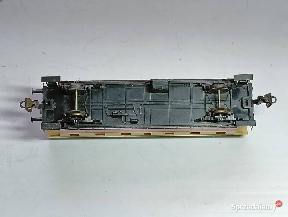 Wagon pasażerski czerwony 2 klasy DR 2osiowy TT Kraków sprzedam