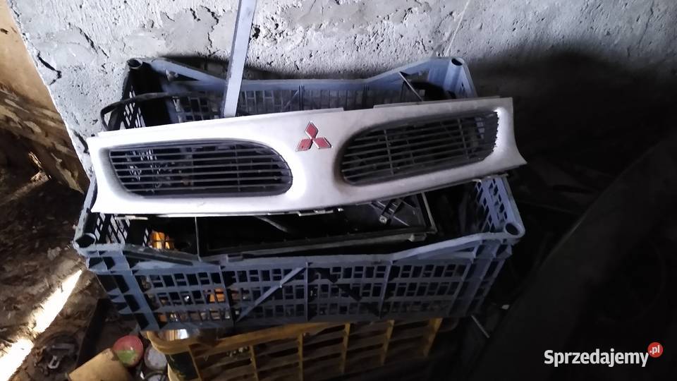 Grill Mitsubishi Carisma
