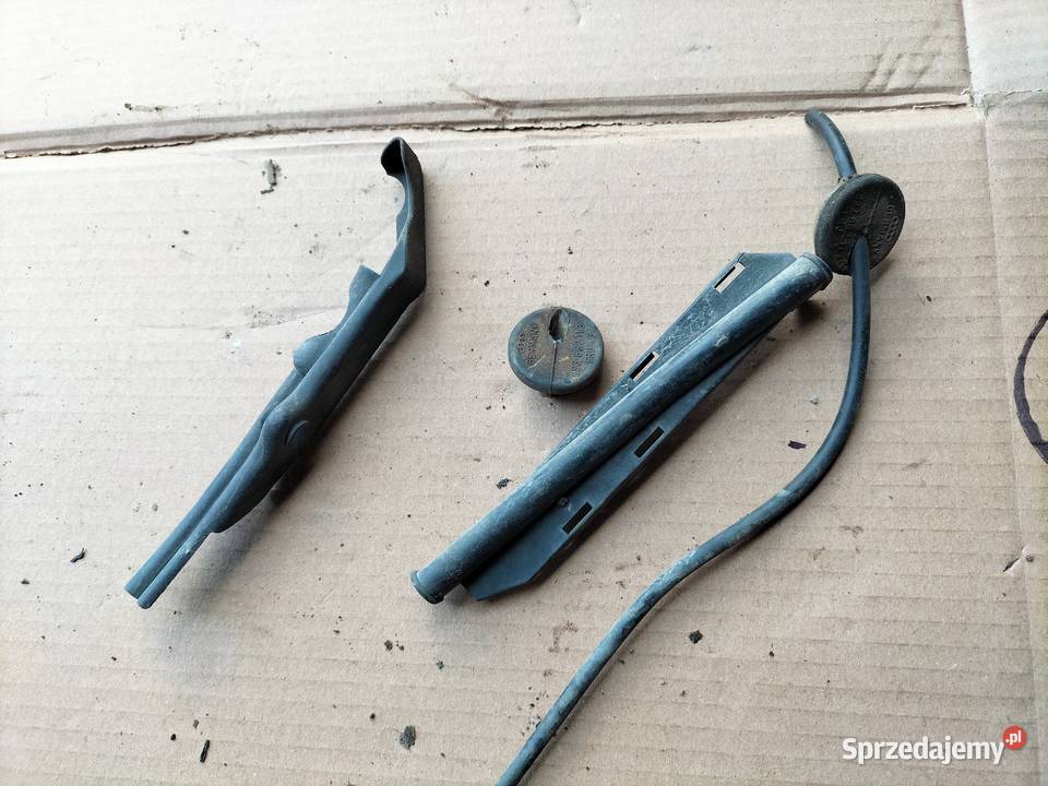 AUDI 80B4 OSŁONA PRZEWODÓW PRAWA ZAŚLEPKA