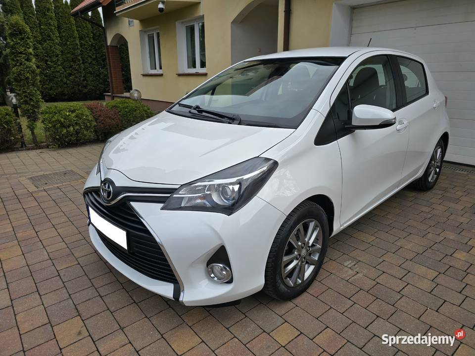 Toyota Yaris 133 VVTi 99 AUTOMAT bogata wersja nieuszkodzony Yaris Karczew