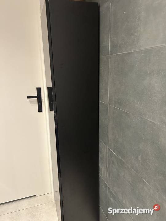 Szafka czarna z drzwiami w efekcie lustra stan Gliwice