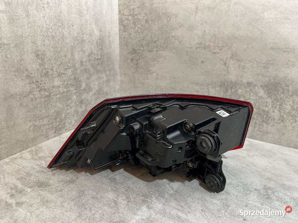 VW GOLF VIII LAMPA TYŁ PRAWY TYLNA PRAWA IQ Wijewo