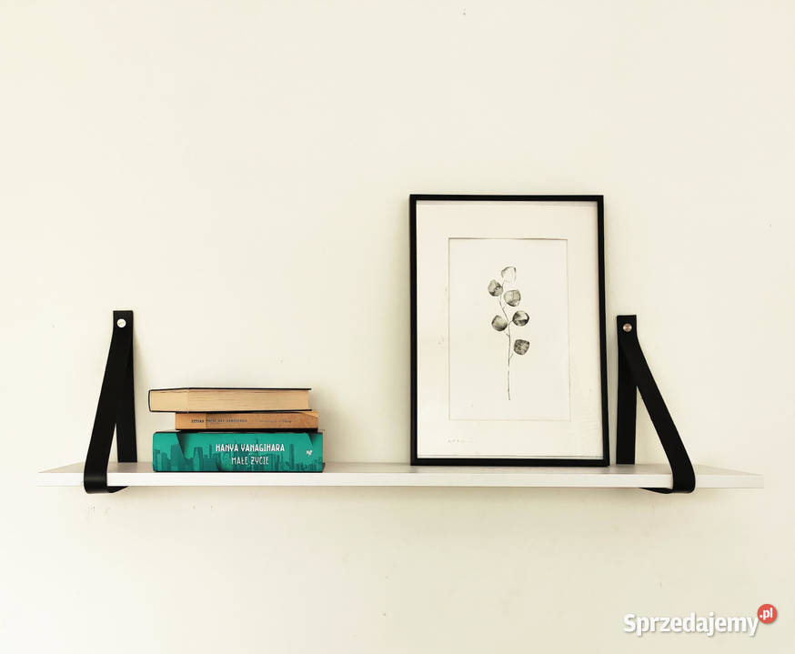 półka biała mocowana na paskach ze skóry