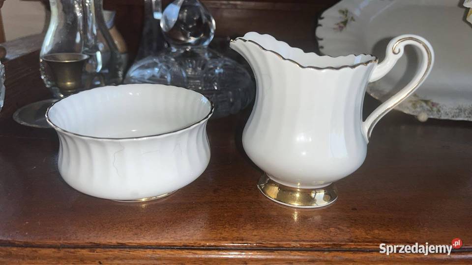 Mlecznik biały ze złotem Syg Paragon Made in Porcelana i szkło Gdańsk