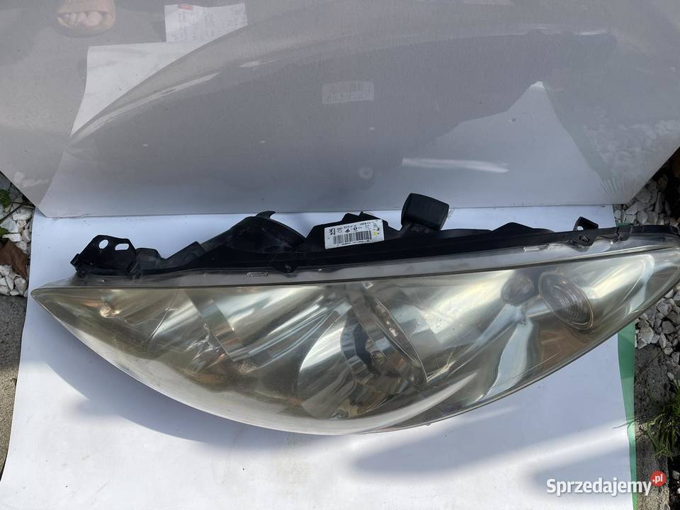 PEUGEOT 308 PRAWA LAMPA PRZÓD