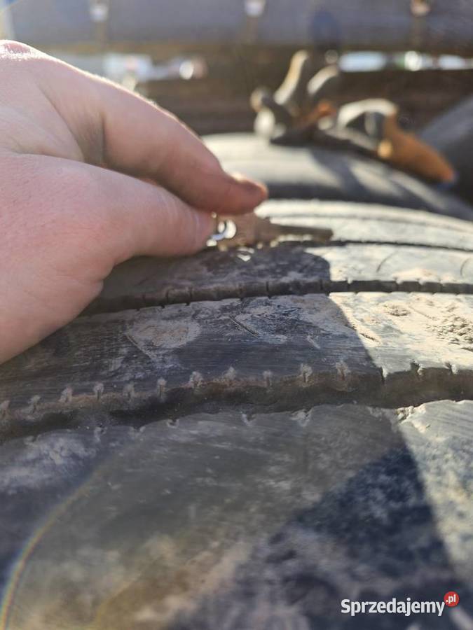 Opona 38555 R225 sprzedam