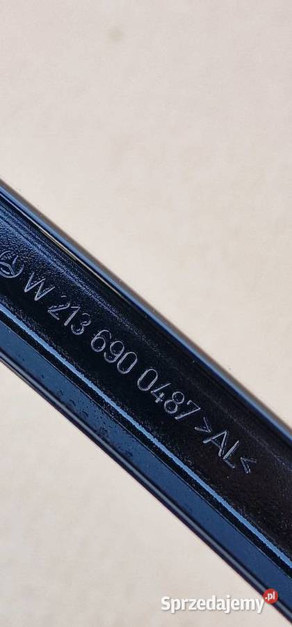 MERCEDES W213 EKLASA SŁUPEK LISTWA DRZWI PRAWY Listwy i nakładki Bieleń