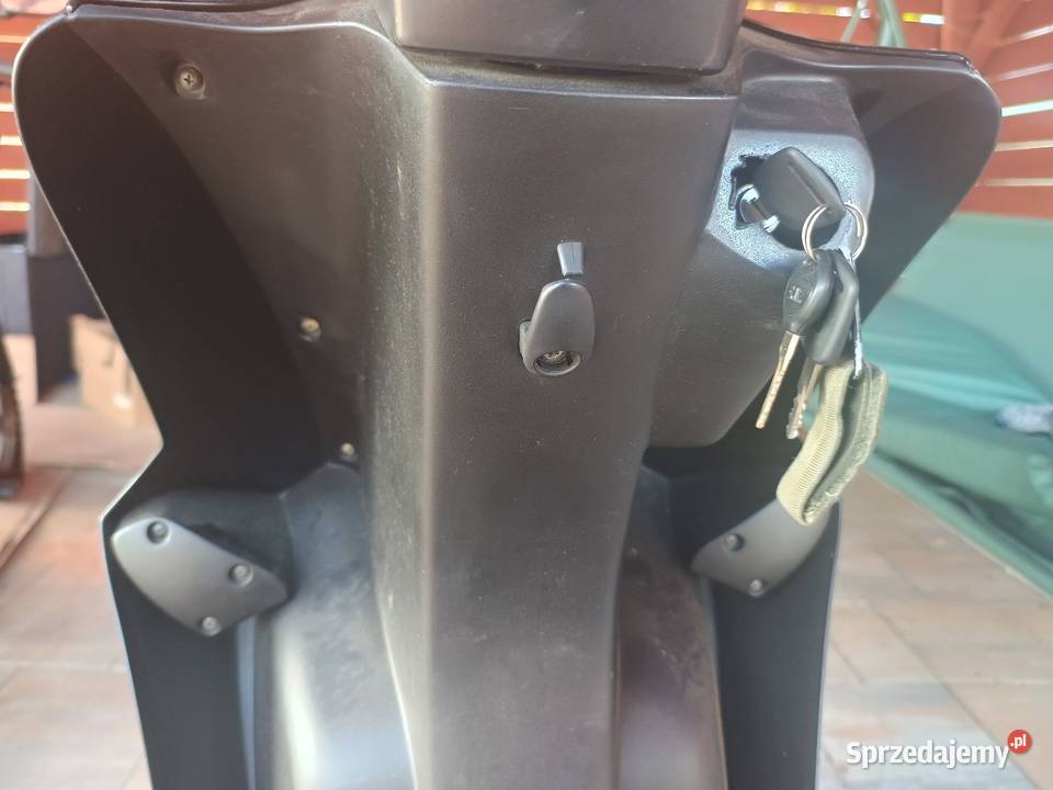 Skuter Kymco Agility 50 4t akryl Krasne