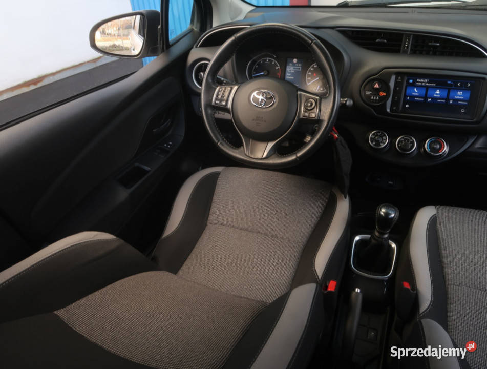 Toyota Yaris 15 Dual VVTi srebrny Łódź