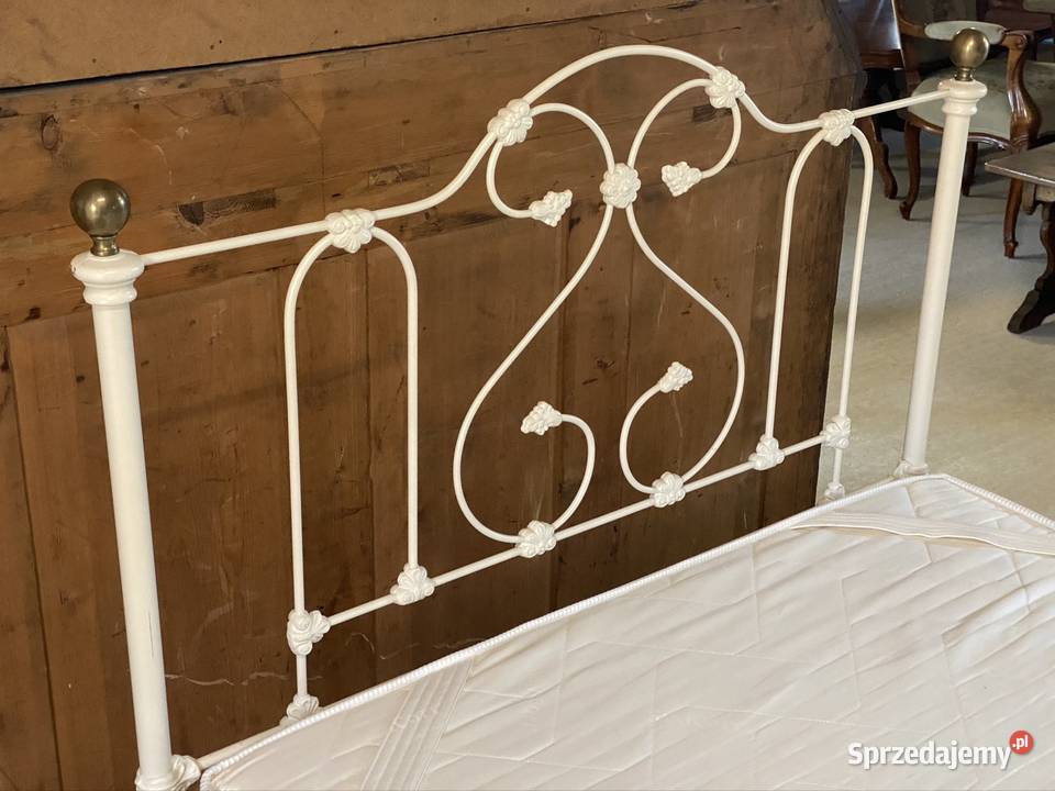 Białe łóżko metalowe 120x200 Budno