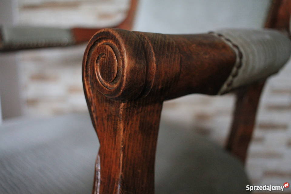 Piękny fotel klasyczny pięknie zdobiony Pszczyna