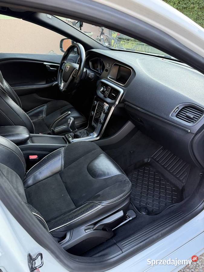 Volvo V40 Rdesign Rok produkcji 2013 Mrągowo