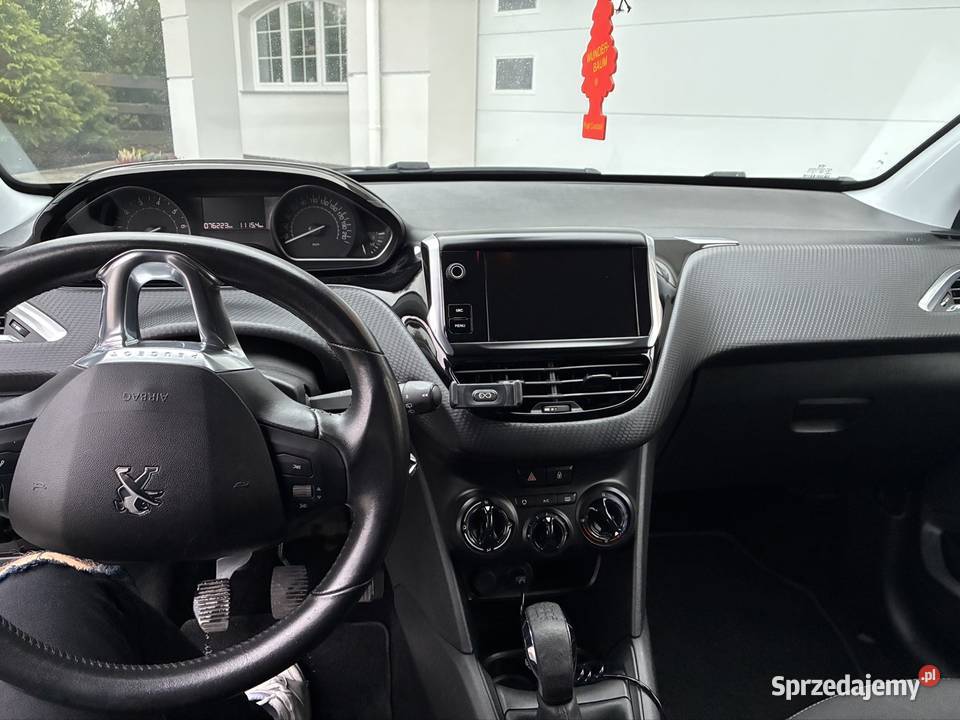 Peugeot 208 SIGNATURE Sucholaski