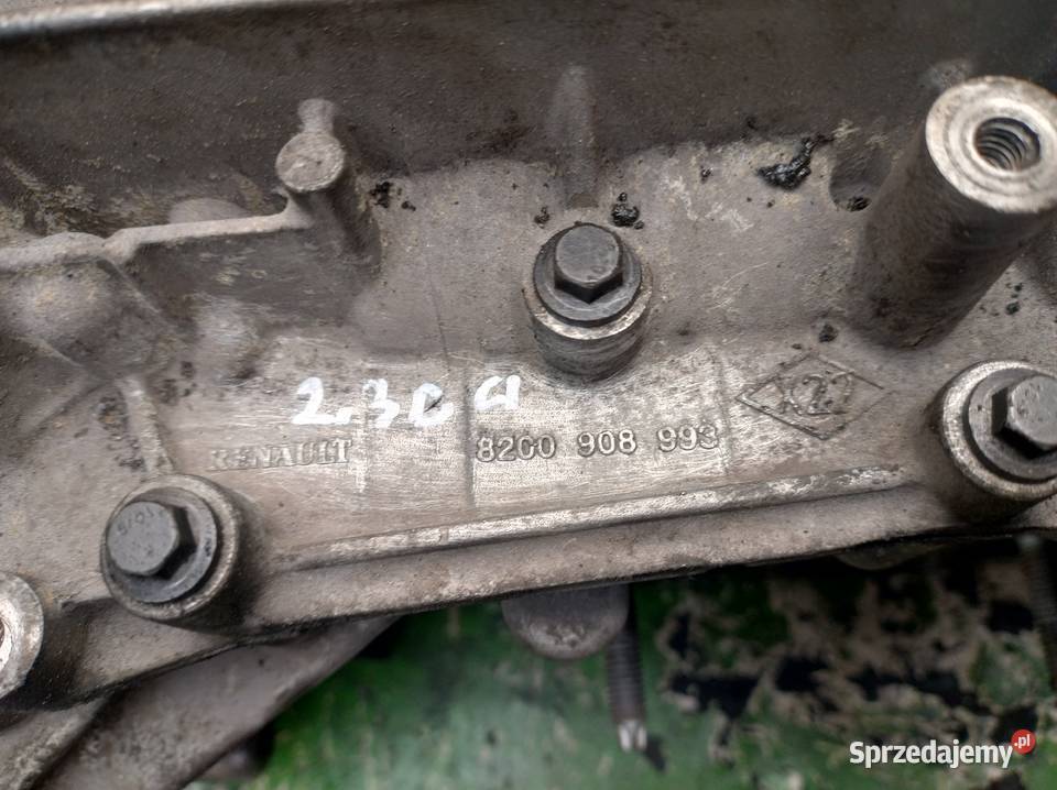 RENAULT MASTER III 23DCI głowica pokrywa wałki dostawcze Kielce
