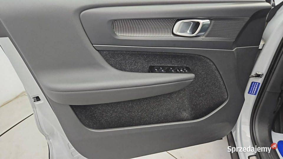Volvo XC 40 T5 PlugIn Hybrid RDesign Z Polskiego Warszawa sprzedam