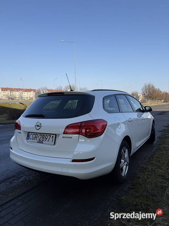 Opel Astra J 14 101 doinwestowana zadbana Grudziądz