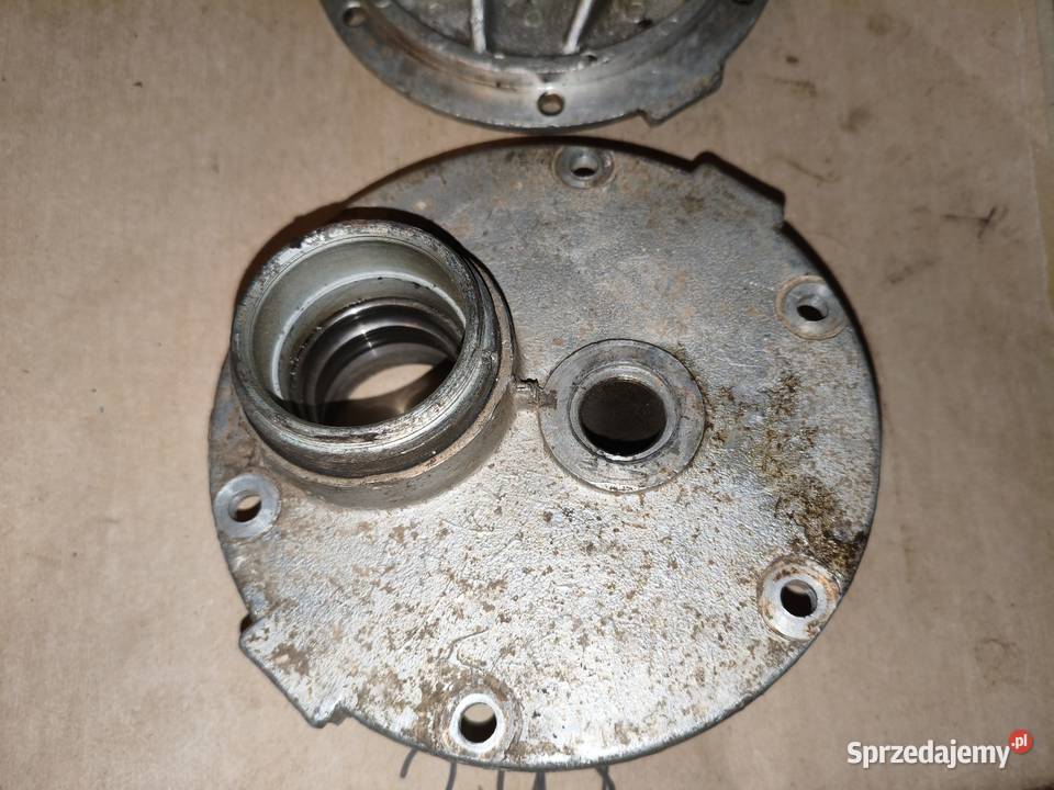 Dekiel pokrywa zwolnicy koła bocznego wózka Leszno