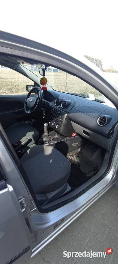 Sprzedam używany samochód osobowy marki Ford
