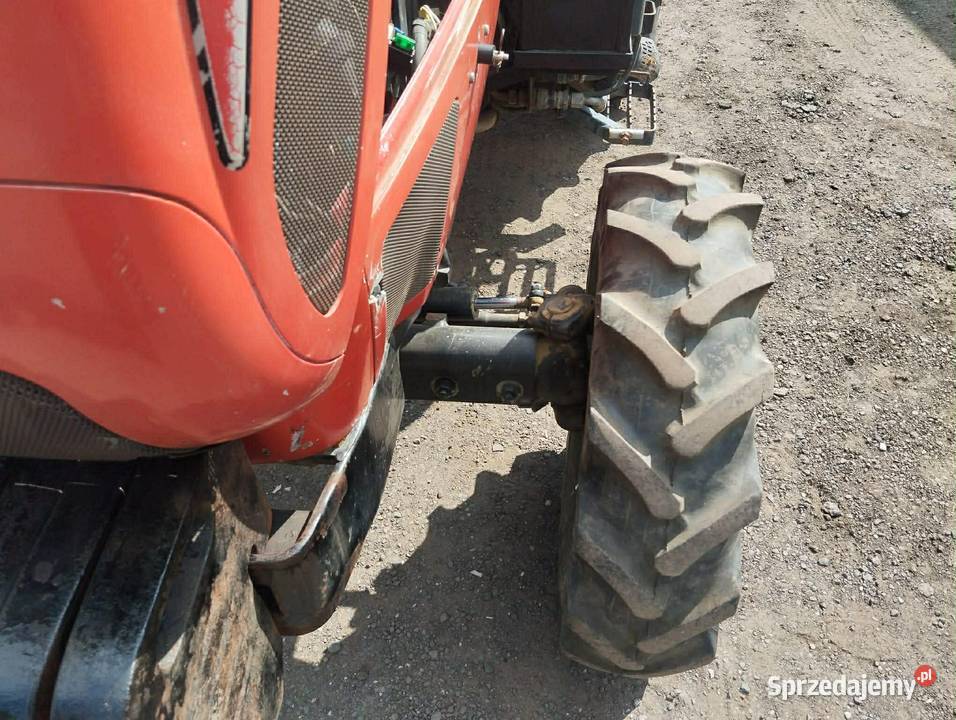 Ciagnik sadowniczy Massey Ferugson 3225 Rolnictwo Dobrosołowo