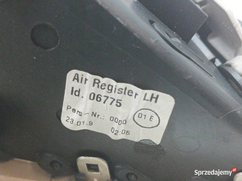 KRATKI NAWIEWU ŚRODKOWA DESKI Ford Fiesta Mk7