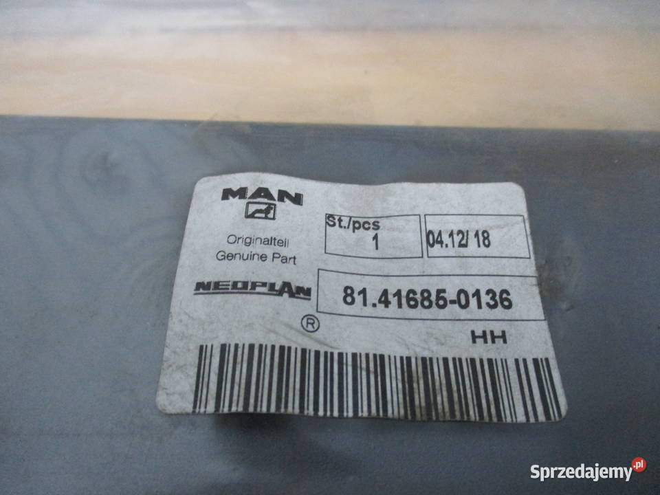 Maskownica zderzaka przód prawa Man 81416850136