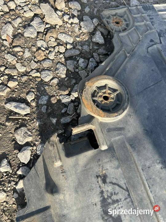 Osłona silnik Volvo v 40 cc uszkodzony Niezabitów-Kolonia sprzedam