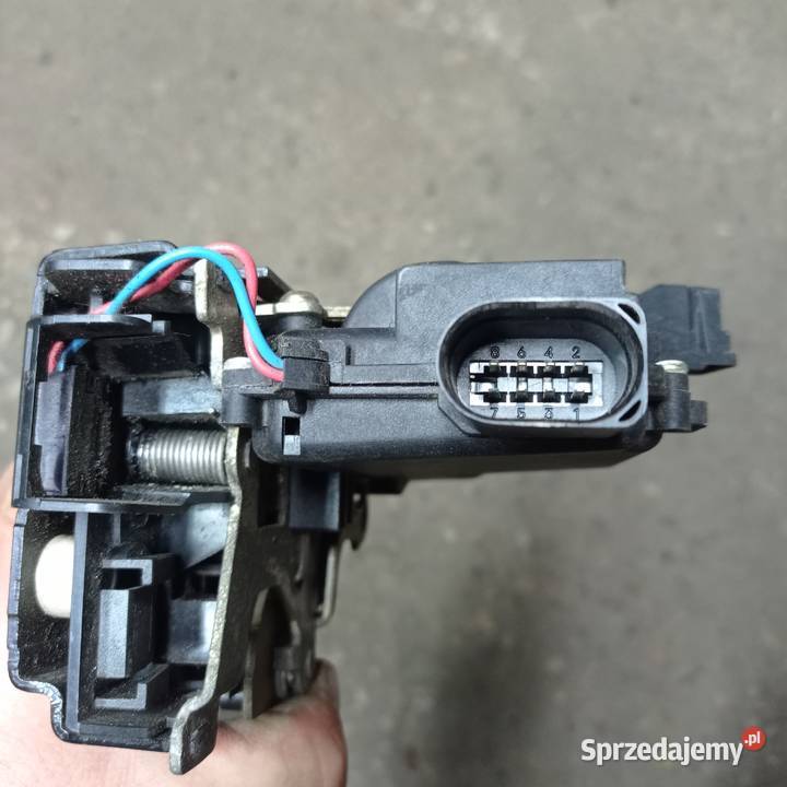 VW PASSAT B5 9601 ZAMEK PRAWY PRZÓD 8 PINÓW Kamień Pomorski