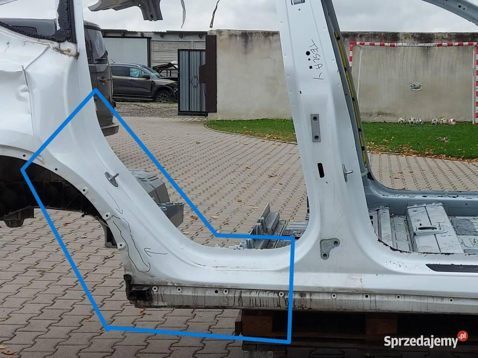 TESLA MODEL Y 2023r Nadkole błotnik tył prawy osobowe sprzedam