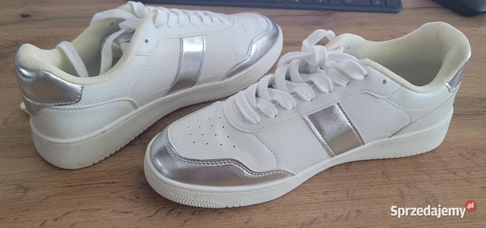 Białe buty ze srebrnymi wstawkami CA r 39 Bydgoszcz sprzedam