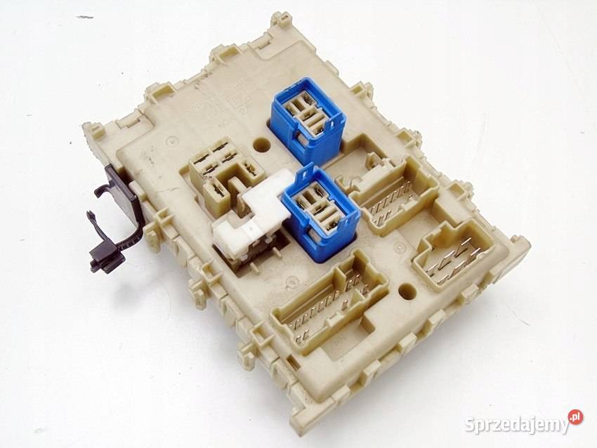 SKRZYNKA BEZPIECZNIKOWA NISSAN ALMERA TINO 2002 Sosnowiec