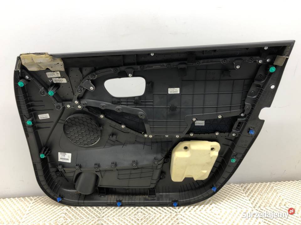 BOCZEK DRZWI LEWY PRZÓD KIA CARENS IV