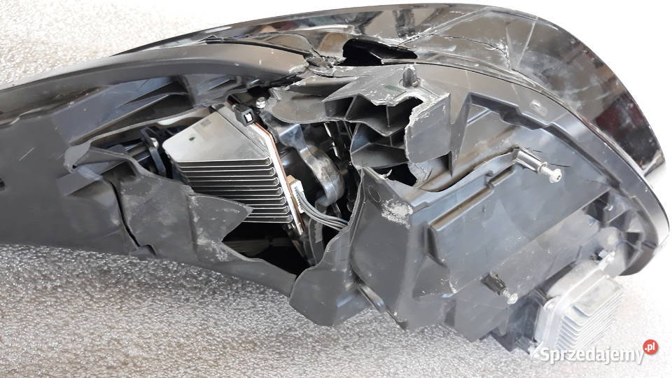 Tesla 3 Przednia prawa lampa osobowe Lampy przednie Bukownica sprzedam
