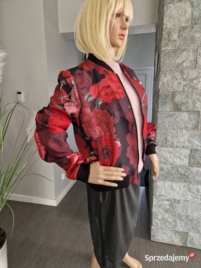 Lekka kurtka zapinana na zamek