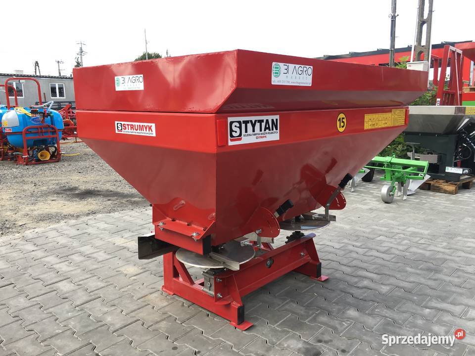 Rozsiewacz nawozu 600800L TYTAN firmy STRUMYK mazowieckie