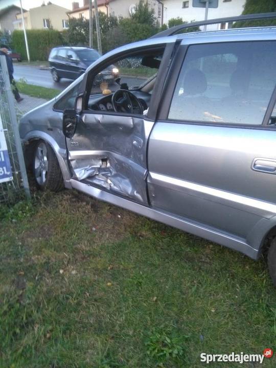 Opel Zafira powypadku przegląd i OC do września wielofunkcyjna kierownica Ostrowiec Świętokrzyski