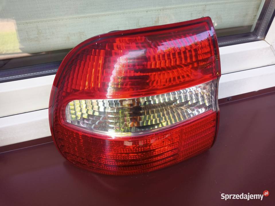 Volvo V40 LIFT lampa tył tylna lewa w błotnik łódzkie Sieradz sprzedam
