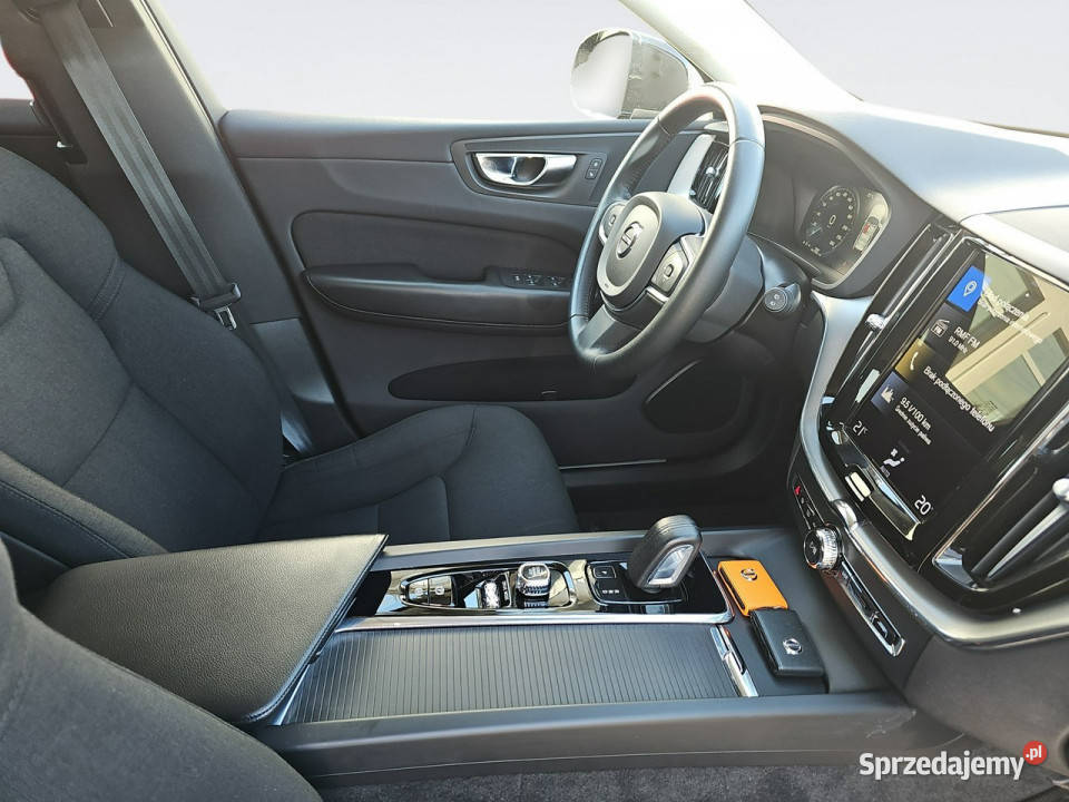 Volvo XC 60 B4 B Momentum Kombi DW7LN30 II 2017 mazowieckie Janki