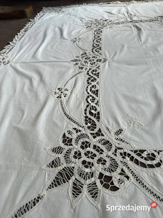 obrus haftowany z koronkami rękodzieło śląskie Zabrze