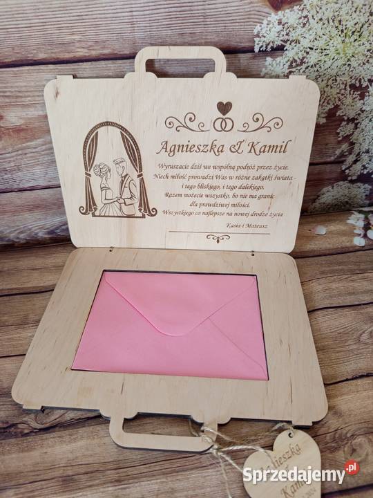 Drewniana walizka ślubna na pieniądze z Bełchatów