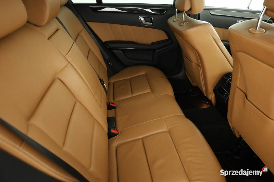 Mercedes E E 200 benzyna Piaseczno