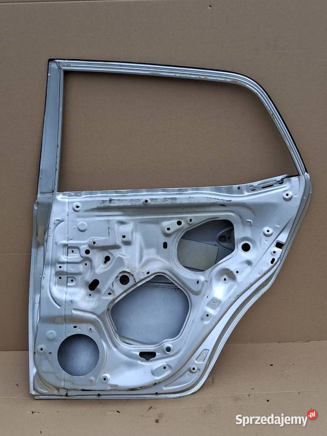 TOYOTA AURIS I DRZWI PRAWY TYŁ PRAWE TYLNE Bieleń