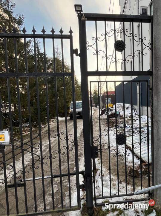 Brama dwuskrzydłowa z automatem stan Katowice