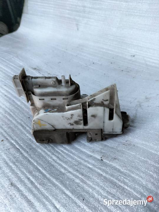 ZAMEK DRZWI PRAWY TYŁ GOLF III 1H4 862 154