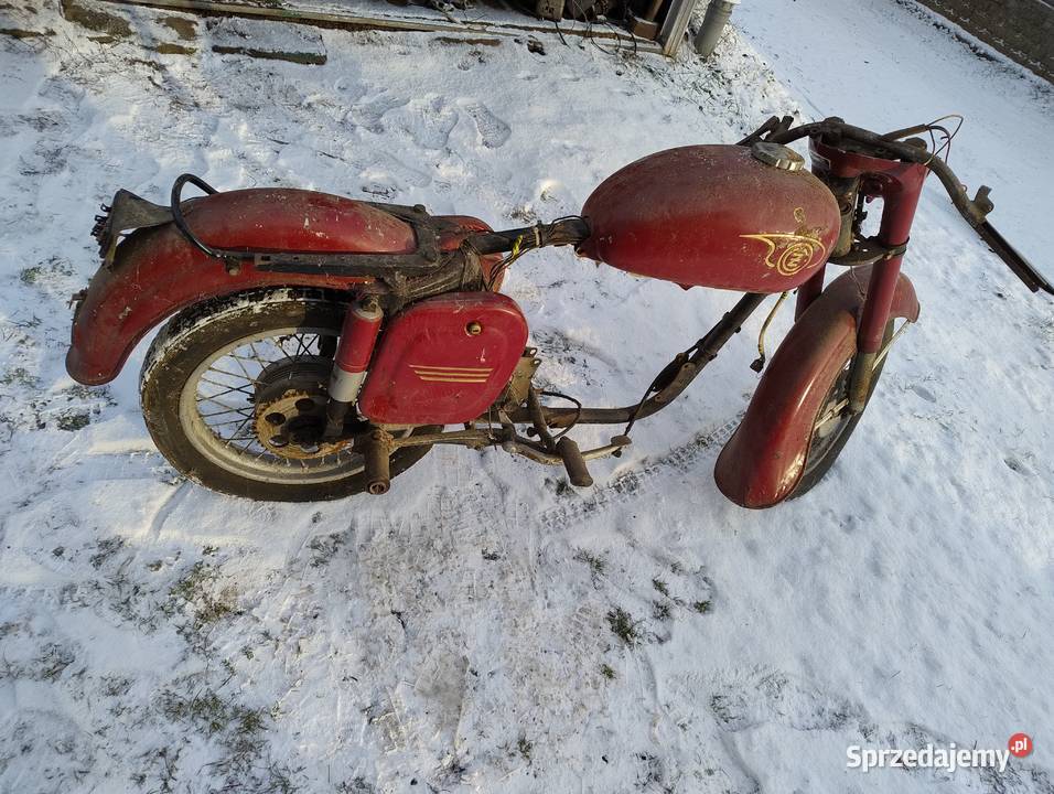 Cezeta jawa Przyłogi