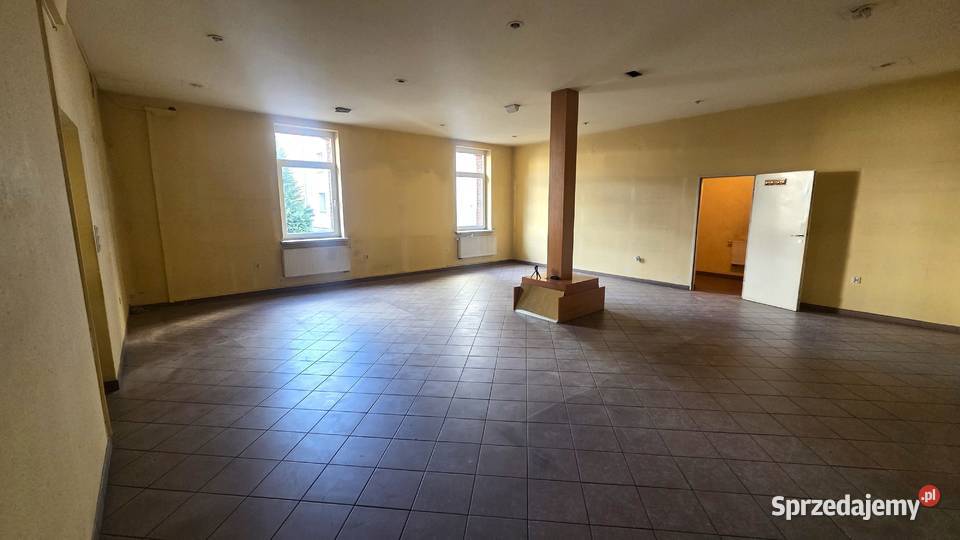 Lokal usługowy 70 m parter centrum wysoki sufit Olesno sprzedam