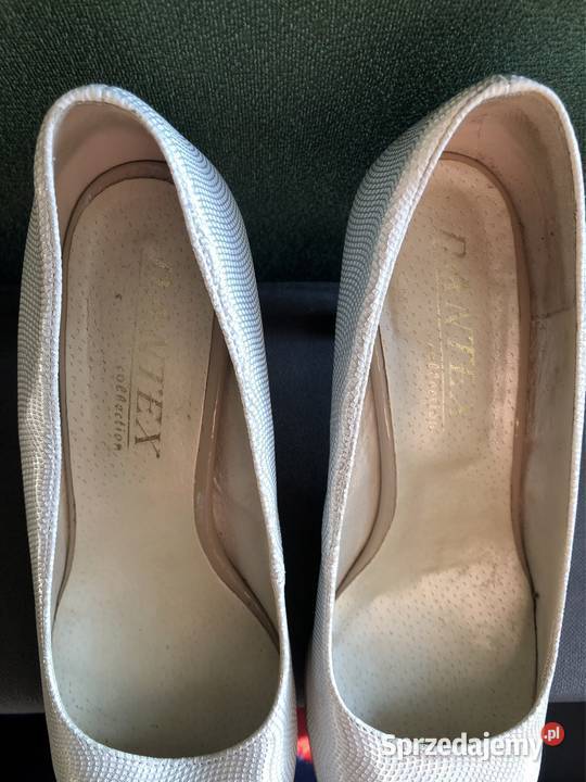 Białe damskie buty w wężowym wzorze imprezy Kłodawa