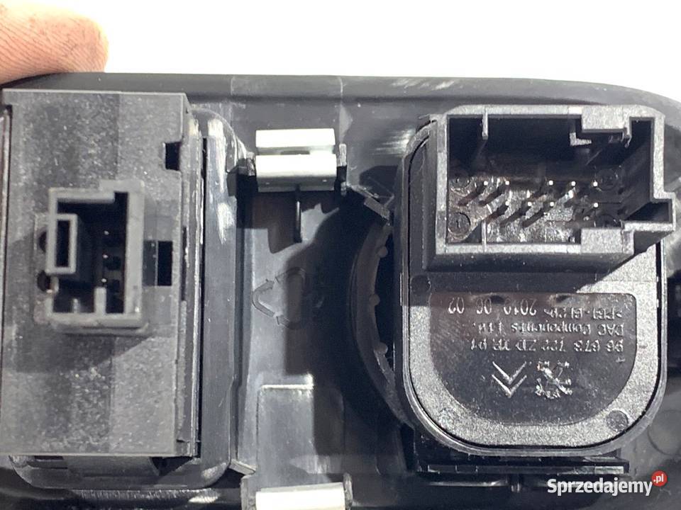 PRZEŁĄCZNIK REGULACJI LUSTEREK CITROEN C4 CACTUS