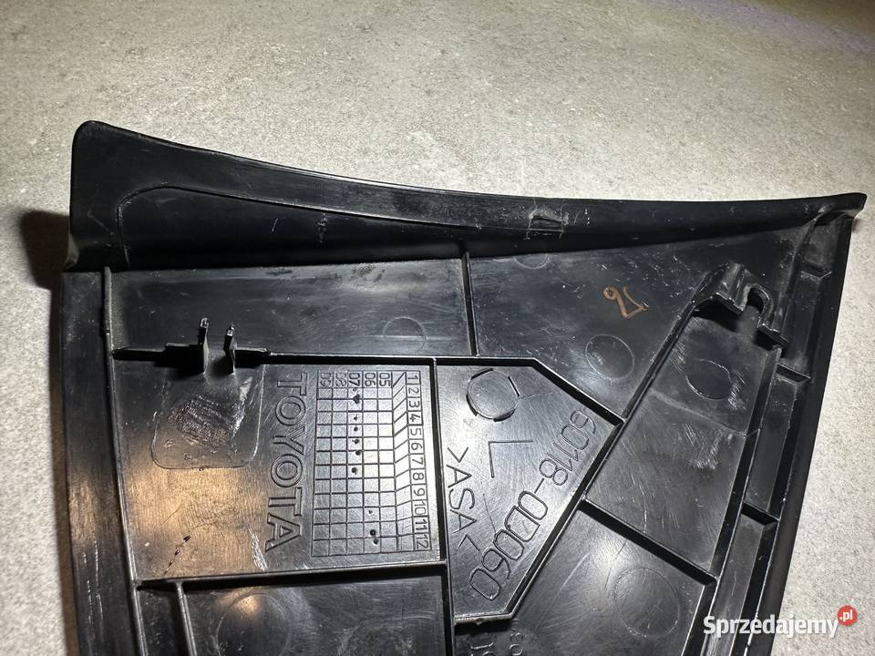 TOYOTA YARIS II LIFT 0911 zaślepka błotnika lewy sprzedam