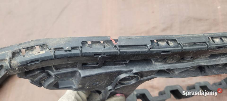 VW PASSAT B8 PRAWY LEWY KOMPLET ŚLIZG ZDERZAKA śląskie Ruda Śląska